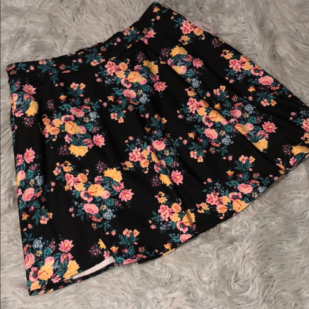 Ashley Nell Tipton for Boutique floral skirt - Picture 3 of 8